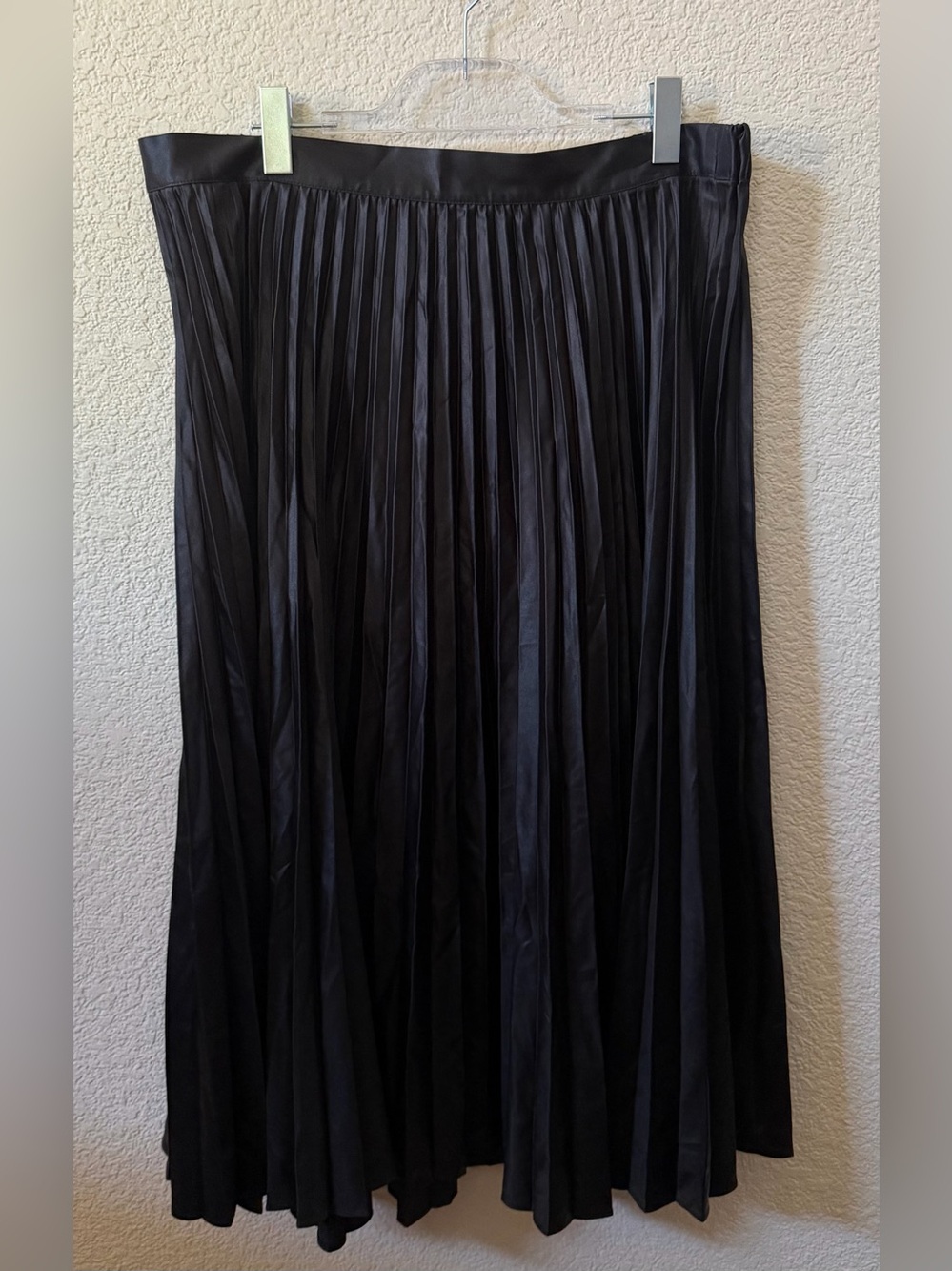 Free Assembly XL 16/18 Plus Pull On Metallic Pleat Maxi Skirt-Black Soot